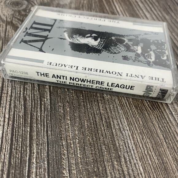 The Anti Nowhere League - The Perfect Crime - CASSETTE TAPE VINTAGE - Picture 2 of 5